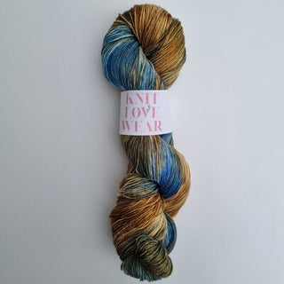 handdyed-merino-coffee-and-teal