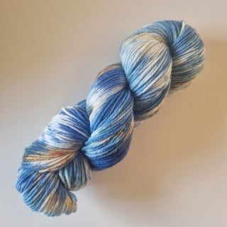 handdyed-organic-merino-dk-blue-moon